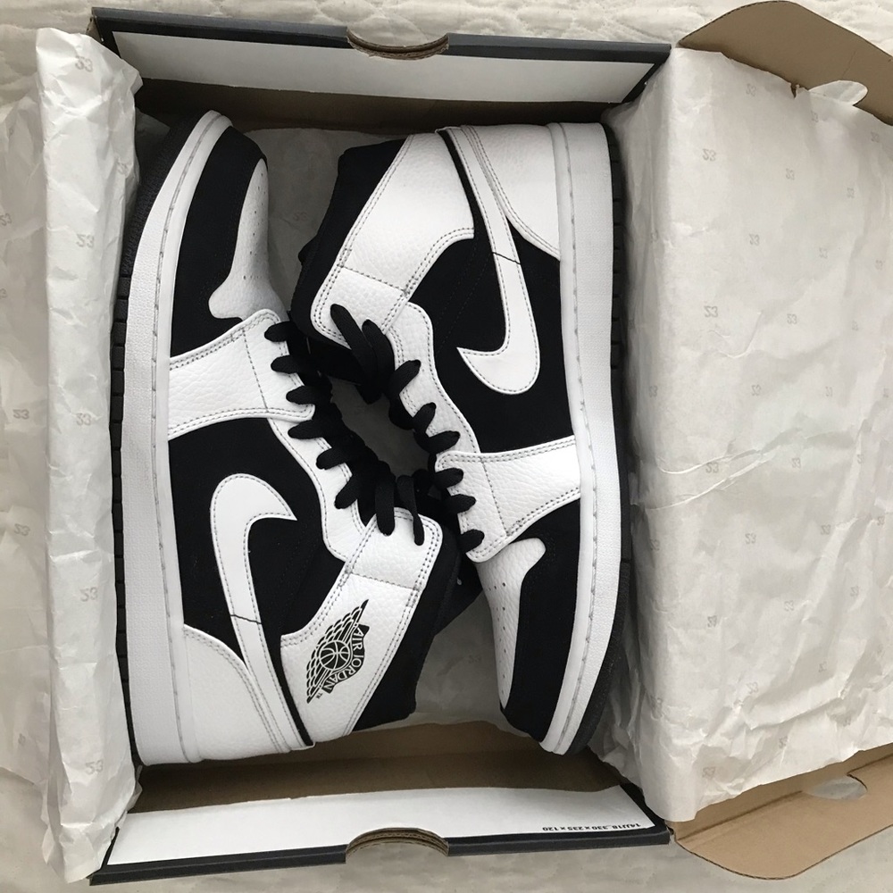 Jordan 1 mid ‘tuxedo black/white’